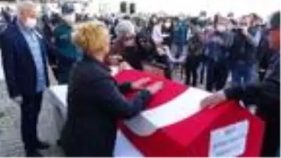 Çanakkale'de merdivenden düşüp, ölen gümrük muhafaza memuru için tören Çanakkale'de merdivenden düşüp, ölen gümrük muhafaza memuru için tören