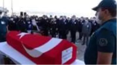 Çanakkale'de merdivenden düşüp, ölen gümrük muhafaza memuru için tören Çanakkale'de merdivenden düşüp, ölen gümrük muhafaza memuru için tören