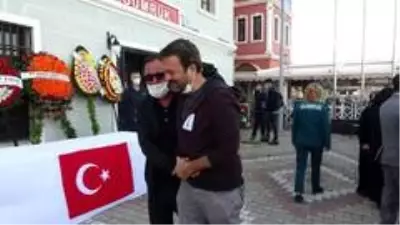 Son dakika haberi: Çanakkale'de Şehit Gümrük Memuru için tören düzenlendi Son dakika haberi: Çanakkale'de Şehit Gümrük Memuru için tören düzenlendi