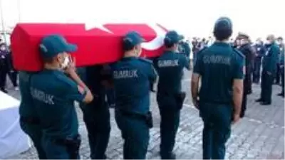 Son dakika haberi: Çanakkale'de Şehit Gümrük Memuru için tören düzenlendi Son dakika haberi: Çanakkale'de Şehit Gümrük Memuru için tören düzenlendi