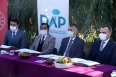 DAP ve DAKA'dan Ahlat'taki elma yetiştiricilerine destek DAP ve DAKA'dan Ahlat'taki elma yetiştiricilerine destek