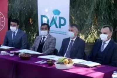 DAP ve DAKA'dan Ahlat'taki elma yetiştiricilerine destek DAP ve DAKA'dan Ahlat'taki elma yetiştiricilerine destek