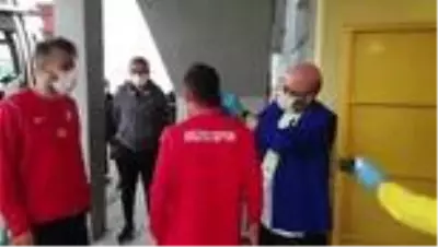 Düzcespor'da 16 futbolcunun koronavirüs testi pozitif çıktı Düzcespor'da 16 futbolcunun koronavirüs testi pozitif çıktı