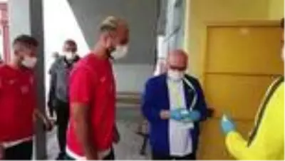 Düzcespor'da 16 futbolcunun koronavirüs testi pozitif çıktı Düzcespor'da 16 futbolcunun koronavirüs testi pozitif çıktı