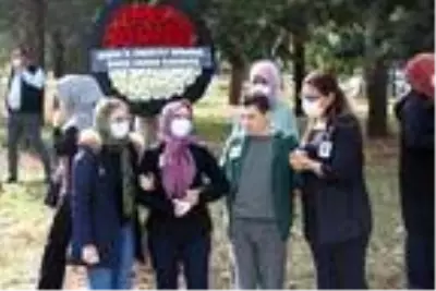Kalp krizinden vefat eden Gaziantep Emniyet Müdür Yardımcısı Nadirgil, Isparta'da toprağa verildi Kalp krizinden vefat eden Gaziantep Emniyet Müdür Yardımcısı Nadirgil, Isparta'da toprağa verildi