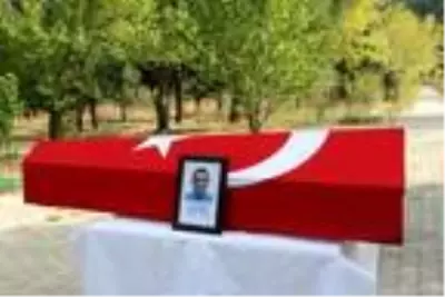 Kalp krizinden vefat eden Gaziantep Emniyet Müdür Yardımcısı Nadirgil, Isparta'da toprağa verildi Kalp krizinden vefat eden Gaziantep Emniyet Müdür Yardımcısı Nadirgil, Isparta'da toprağa verildi