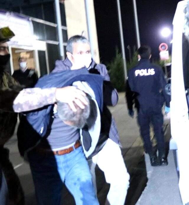 Eşinin eve dönmesini isteyip hastanenin çatısına çıktı, operasyonla indirildi Eşinin eve dönmesini isteyip hastanenin çatısına çıktı, operasyonla indirildi