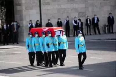 Eski Sağlık Bakanı Osman Durmuş son yolculuğuna uğurlandı Eski Sağlık Bakanı Osman Durmuş son yolculuğuna uğurlandı