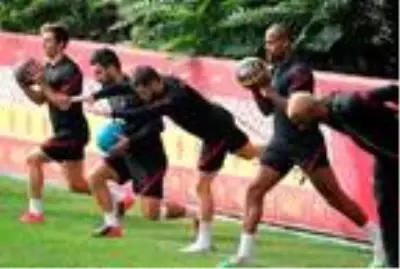 Galatasaray'da Belhanda'nın tedavisine başlandı Galatasaray'da Belhanda'nın tedavisine başlandı