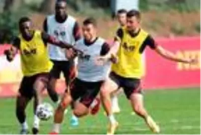 Galatasaray'da Belhanda'nın tedavisine başlandı Galatasaray'da Belhanda'nın tedavisine başlandı