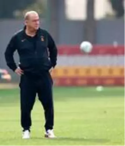 Galatasaray'da Belhanda'nın tedavisine başlandı Galatasaray'da Belhanda'nın tedavisine başlandı