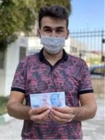 Arkadaşından aldığı hatalı basım 100 TL'yi 70 bin TL'ye satıyor Arkadaşından aldığı hatalı basım 100 TL'yi 70 bin TL'ye satıyor