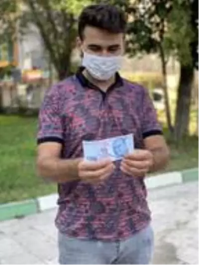Arkadaşından aldığı hatalı basım 100 TL'yi 70 bin TL'ye satıyor Arkadaşından aldığı hatalı basım 100 TL'yi 70 bin TL'ye satıyor