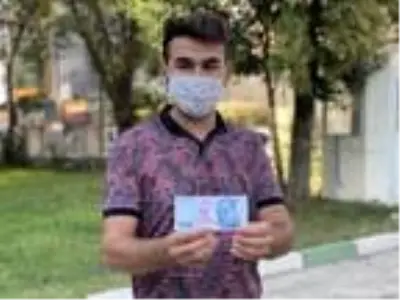 Arkadaşından aldığı hatalı basım 100 TL'yi 70 bin TL'ye satıyor Arkadaşından aldığı hatalı basım 100 TL'yi 70 bin TL'ye satıyor