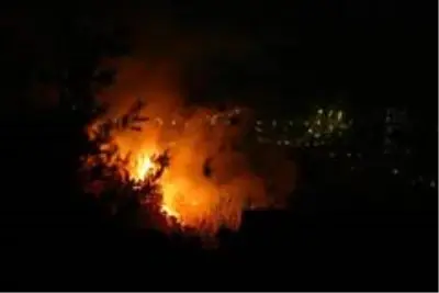 Son dakika haberleri | Yangının devam ettiği bölgede trafo bomba gibi patladı Son dakika haberleri | Yangının devam ettiği bölgede trafo bomba gibi patladı