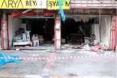 Hatay'da patlamanın yaşandığı caddede, teröre 'Türk Bayraklı' tepki Hatay'da patlamanın yaşandığı caddede, teröre 'Türk Bayraklı' tepki