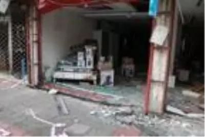 Hatay'da patlamanın yaşandığı caddede, teröre 'Türk Bayraklı' tepki Hatay'da patlamanın yaşandığı caddede, teröre 'Türk Bayraklı' tepki