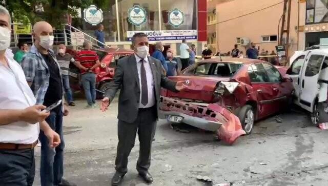 İskenderun'da yangın bölgesine su taşıyan tanker 13 aracı biçti: 1 yaralı İskenderun'da yangın bölgesine su taşıyan tanker 13 aracı biçti: 1 yaralı