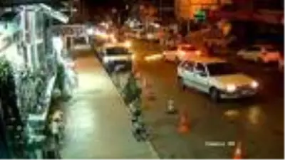 Son dakika haber... İzmir'de otomobilin yayaya çarptığı kaza, kamerada Son dakika haber... İzmir'de otomobilin yayaya çarptığı kaza, kamerada