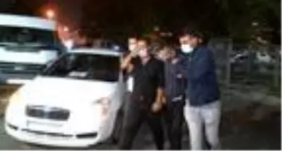 Kadıköy'de sahte altın diş satarak dolandırıcılık yapan 4 kişi yakalandı Kadıköy'de sahte altın diş satarak dolandırıcılık yapan 4 kişi yakalandı