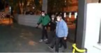 Kadıköy'de sahte altın diş satarak dolandırıcılık yapan 4 kişi yakalandı Kadıköy'de sahte altın diş satarak dolandırıcılık yapan 4 kişi yakalandı