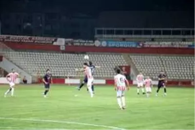 Kahramanmaraşspor'da 14 futbolcunun korona virüs testi pozitif çıktı Kahramanmaraşspor'da 14 futbolcunun korona virüs testi pozitif çıktı