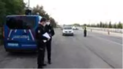 Karantinada olması gereken kişi trafik uygulamasında yakalandı Karantinada olması gereken kişi trafik uygulamasında yakalandı