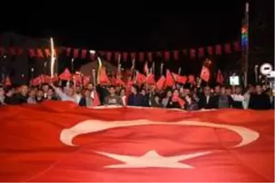 Kartepe'de Cumhuriyet Bayramı'na özel fener alayı Kartepe'de Cumhuriyet Bayramı'na özel fener alayı