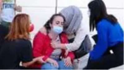 Kazada ölen oğlunun yüzüne son kez baktı Kazada ölen oğlunun yüzüne son kez baktı
