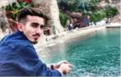 Kazada ölen oğlunun yüzüne son kez baktı Kazada ölen oğlunun yüzüne son kez baktı