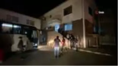 Kocaeli'de bir adreste 17 düzensiz göçmen yakalandı Kocaeli'de bir adreste 17 düzensiz göçmen yakalandı