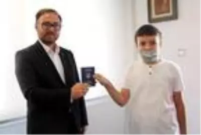 Konsolos Adana'ya geldi, Türklerle evlilikten olan 10 çocuğa Ukrayna vatandaşlığı verildi Konsolos Adana'ya geldi, Türklerle evlilikten olan 10 çocuğa Ukrayna vatandaşlığı verildi