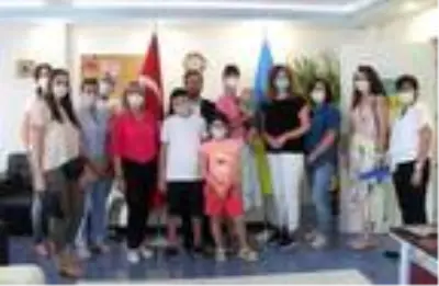 Konsolos Adana'ya geldi, Türklerle evlilikten olan 10 çocuğa Ukrayna vatandaşlığı verildi Konsolos Adana'ya geldi, Türklerle evlilikten olan 10 çocuğa Ukrayna vatandaşlığı verildi