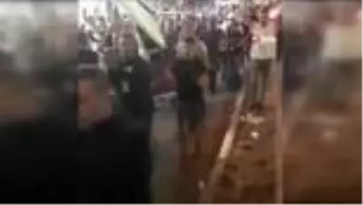 Kudüs'te yüzlerce kişi Fransa'yı protesto etti Kudüs'te yüzlerce kişi Fransa'yı protesto etti