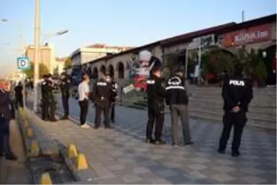 Malatya'da döner bıçaklı sopalı kavga: 7 yaralı Malatya'da döner bıçaklı sopalı kavga: 7 yaralı