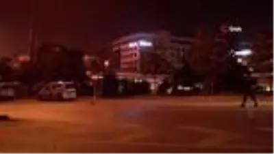 Maltepe'de otomobilden atılan kişi daha sonra kurşunların hedefi oldu Maltepe'de otomobilden atılan kişi daha sonra kurşunların hedefi oldu