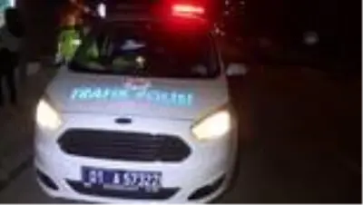 Marketin girişine çarpan otomobilin sürücüsü yaralandı Marketin girişine çarpan otomobilin sürücüsü yaralandı