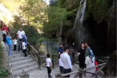 Mavigöl'ün de içerisinde yer aldığı Kuzalan Tabiat Parkı'nda sonbahar Mavigöl'ün de içerisinde yer aldığı Kuzalan Tabiat Parkı'nda sonbahar