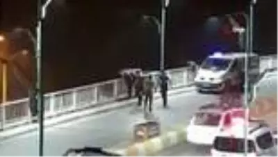 Mersin'de köprüden atlayan genç hayatını kaybetti Mersin'de köprüden atlayan genç hayatını kaybetti