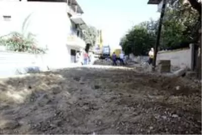 Nazilli Yeşil Mahalle'de yol onarım çalışmaları başladı Nazilli Yeşil Mahalle'de yol onarım çalışmaları başladı