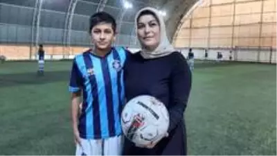 Oğlunun futbol aşkı anneye futbol kulübü kurdurdu Oğlunun futbol aşkı anneye futbol kulübü kurdurdu