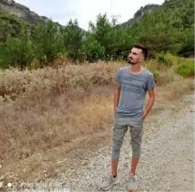 Oğlunun tabutuna son kez bakan annenin feryadı yürekleri dağladı Oğlunun tabutuna son kez bakan annenin feryadı yürekleri dağladı