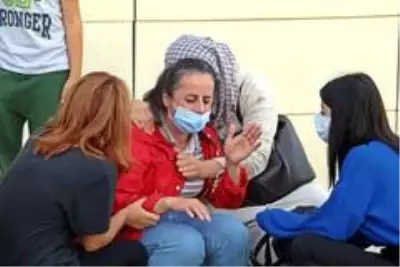 Oğlunun tabutuna son kez bakan annenin feryadı yürekleri dağladı Oğlunun tabutuna son kez bakan annenin feryadı yürekleri dağladı