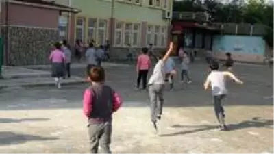 Öğrencilerin 'Hilmi Güler' dedelerinden isteği geri çevrilmedi Öğrencilerin 'Hilmi Güler' dedelerinden isteği geri çevrilmedi