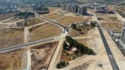 Osmangazi Mahallesi'nde yeni açılan yollar asfaltlanıyor Osmangazi Mahallesi'nde yeni açılan yollar asfaltlanıyor