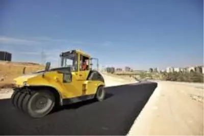 Osmangazi Mahallesi'nde yeni açılan yollar asfaltlanıyor Osmangazi Mahallesi'nde yeni açılan yollar asfaltlanıyor