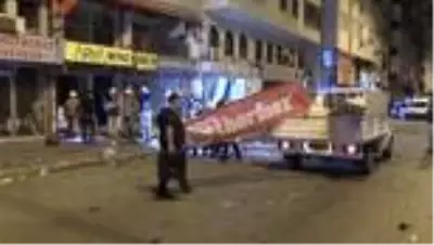 Son dakika haberleri... Patlamada hasar gören araçlar çekildi Son dakika haberleri... Patlamada hasar gören araçlar çekildi