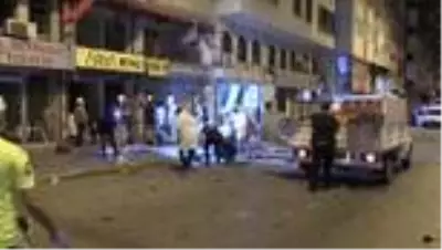 Son dakika haberleri... Patlamada hasar gören araçlar çekildi Son dakika haberleri... Patlamada hasar gören araçlar çekildi