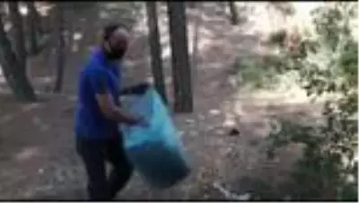 Piknikçilerin çöplerini topladılar Piknikçilerin çöplerini topladılar