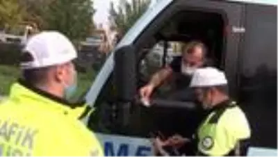 Polisten minibüslerde Covid 19 denetimi Polisten minibüslerde Covid 19 denetimi